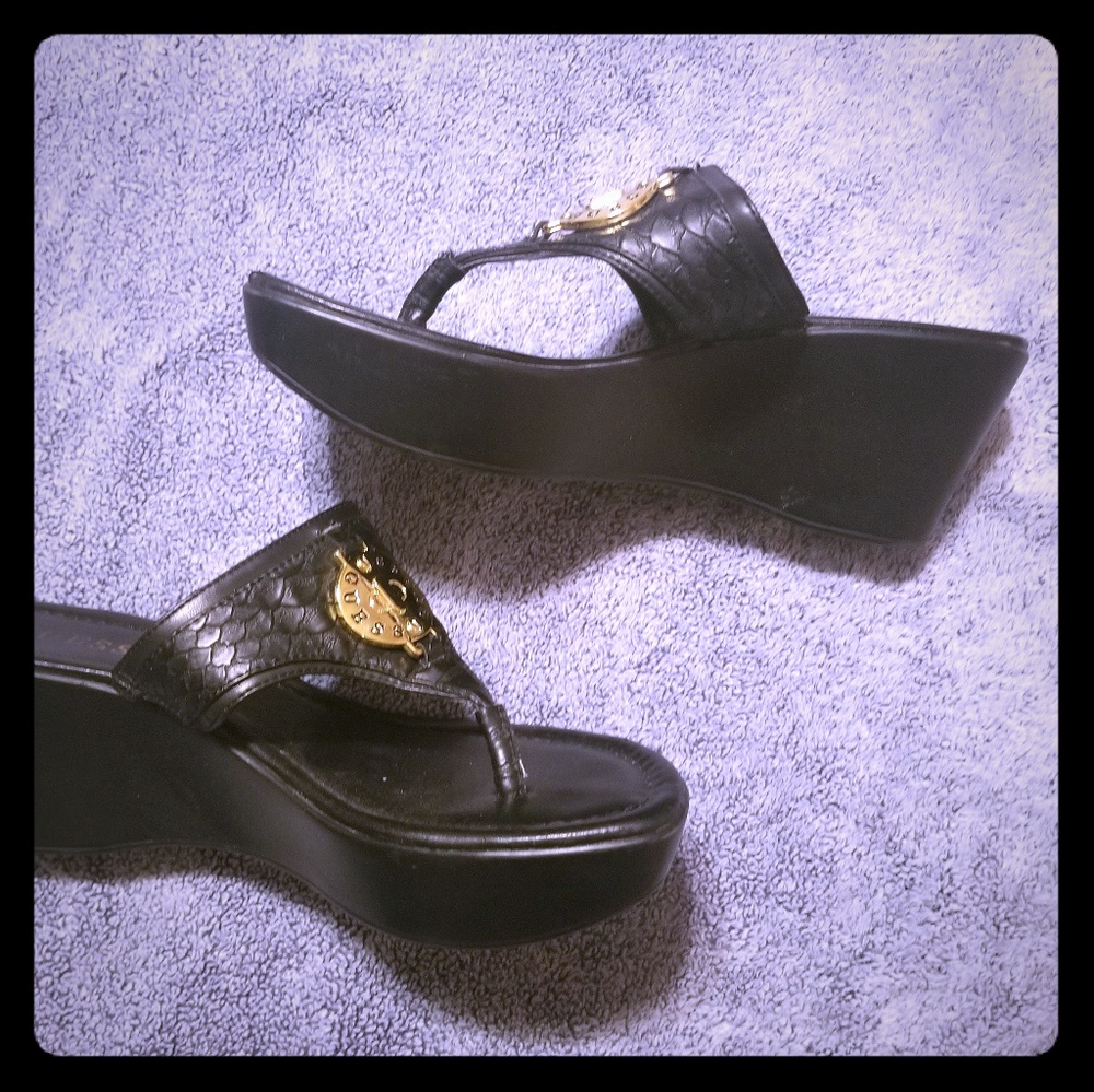 Guess  wedges